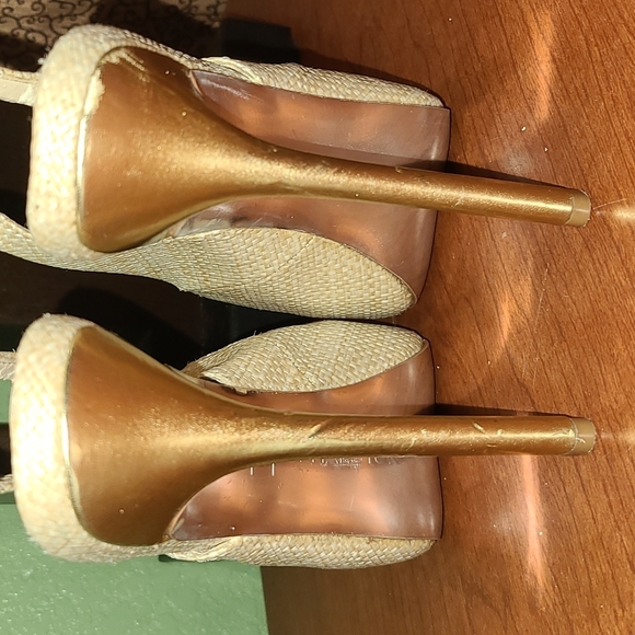 H by Halston Gold Slingback Platform Heels - Picture 3 of 6